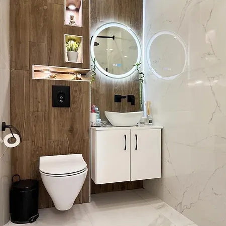 Royal Luxury Downtown