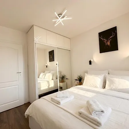Royal Luxury Downtown Apartament Sofia